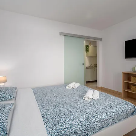 Apartment Idyllisches Nur 600 Meter Zum Mit Privater Terrasse, Wifi, Parkplatz