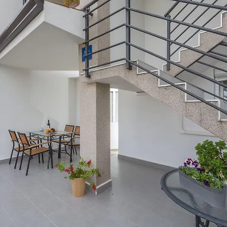 Idyllisches Nur 600 Meter Zum Mit Privater Terrasse, Wifi, Parkplatz Apartment