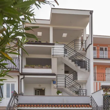 Idyllisches Nur 600 Meter Zum Mit Privater Terrasse, Wifi, Parkplatz Apartman *