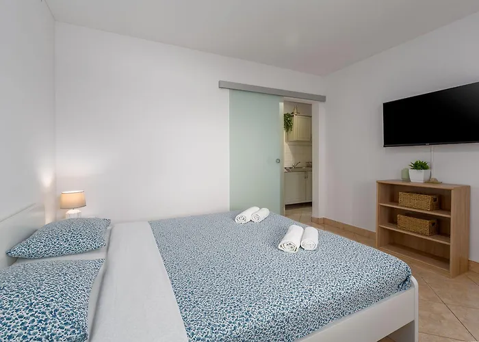 Apartment Idyllisches Nur 600 Meter Zum Mit Privater Terrasse, Wifi, Parkplatz