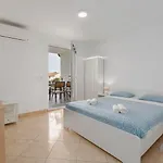 Idyllisches Nur 600 Meter Zum Mit Privater Terrasse, Wifi, Parkplatz Apartment Porec