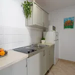 Idyllisches Nur 600 Meter Zum Mit Privater Terrasse, Wifi, Parkplatz Porec