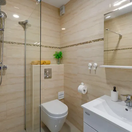 Idyllisches Nur 600 Meter Zum Mit Privater Terrasse, Wifi, Parkplatz Apartamento